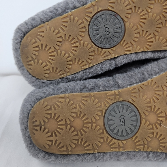 Ugg Womens Fur Slide Gray Fluff Yeah Sz 6 Sheepskin Elastic Heel Logo - Picture 7 of 12